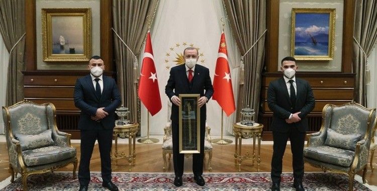 Cumhurbaşkanı Erdoğan, Avusturya'daki terör saldırısında kahraman olan iki Türk'ü kabul etti
