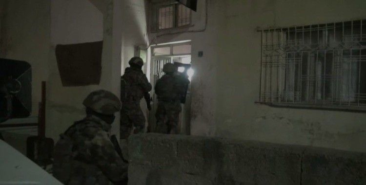  Siirt’te DEAŞ terör örgütüne operasyon: 5 gözaltı