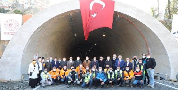Rize'de '70 yıllık rüya' Salarha Tüneli'nin 2 bin 977 metre uzunluğundaki ilk tüpü hizmete açıldı