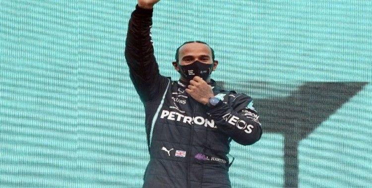Lewis Hamilton şövalye ilan edildi