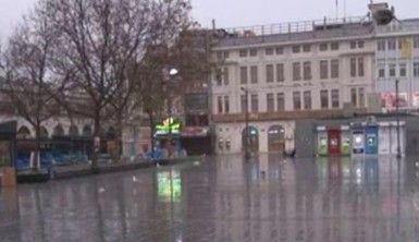 Yeni yılın ilk gününde meydanlar ve yollar boş kaldı