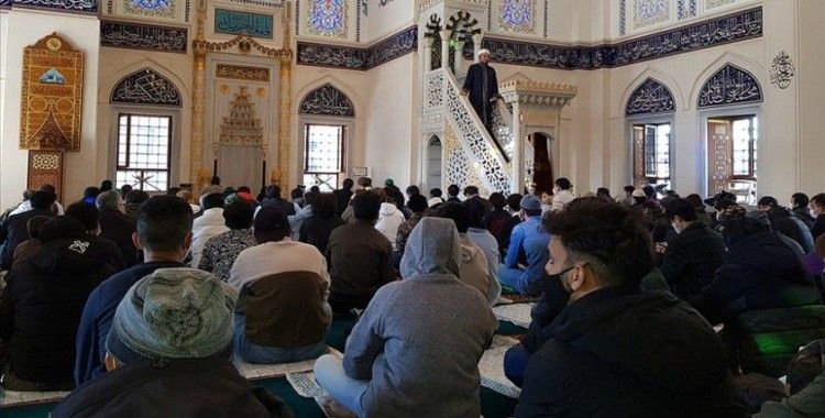 Japonya'da yılbaşı tatili cuma gününe denk gelince Müslümanlar Tokyo Camisi'ne akın etti