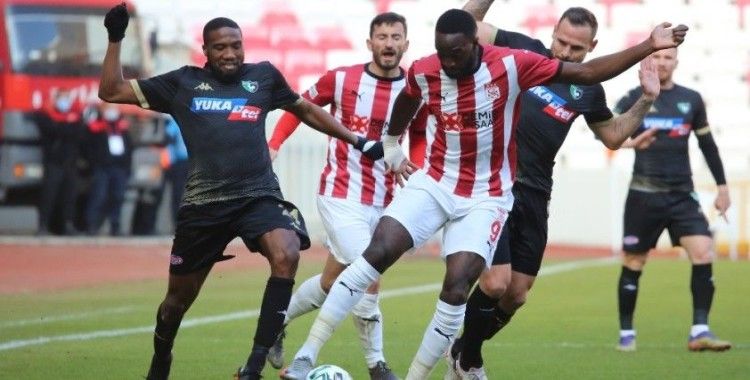 Süper Lig: DG Sivasspor: 2 - Y. Denizlispor: 1 (İlk yarı)