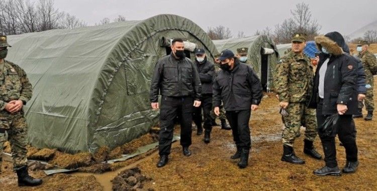 Bosna Hersek Güvenlik Bakanı Cikotic, göçmenlerin kaldığı kampı ziyaret etti