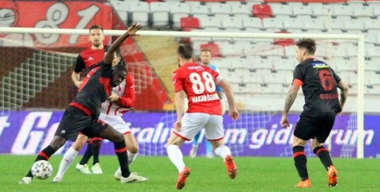 Süper Lig: FT Antalyaspor: 2 - Fatih Karagümrük: 1 (İlk yarı)