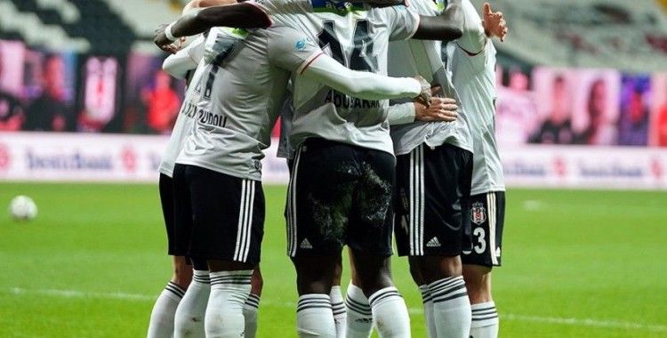 Süper Lig: Beşiktaş: 2 - Çaykur Rizespor: 0 (İlk yarı)