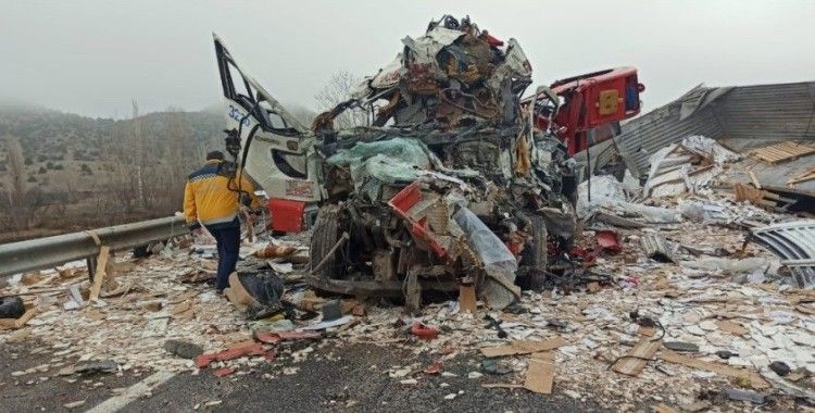 Yozgat’ta korkunç trafik kazası: 3 ölü