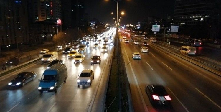 Sokağa çıkma kısıtlaması öncesi İstanbul’da trafik yoğunluğu