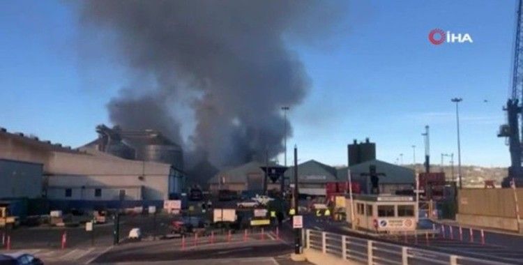  İrlanda’nın Cork Limanında büyük yangın