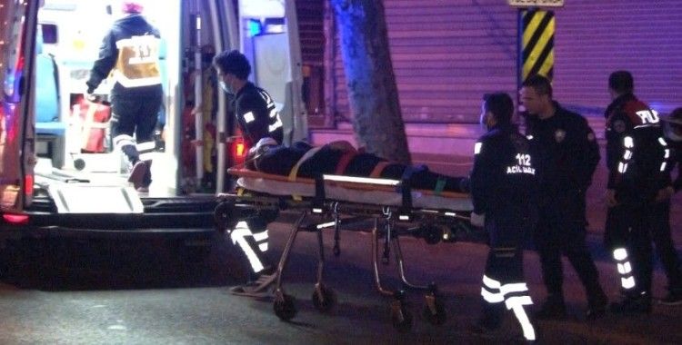 Fatih’te aşırı hız nedeniyle kontrolü kaybeden otomobil yan yattı: 1 yaralı