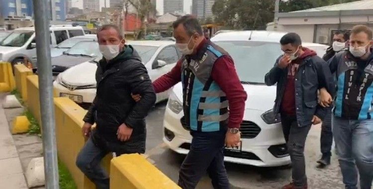 Kadıköy'de değnekçilik yapan 3 şahıs yakalandı