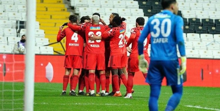 Beşiktaş, sahasında Çaykur Rizespor'u 1-0 yenerek çeyrek finale yükseldi