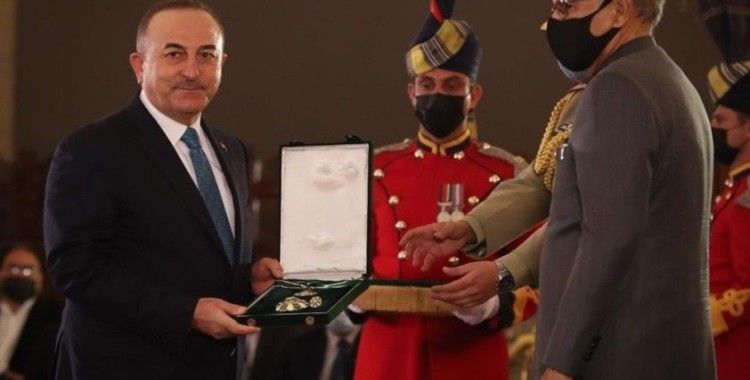 Bakan Çavuşoğlu, Pakistan Cumhurbaşkanı Alvi tarafından kabul edildi