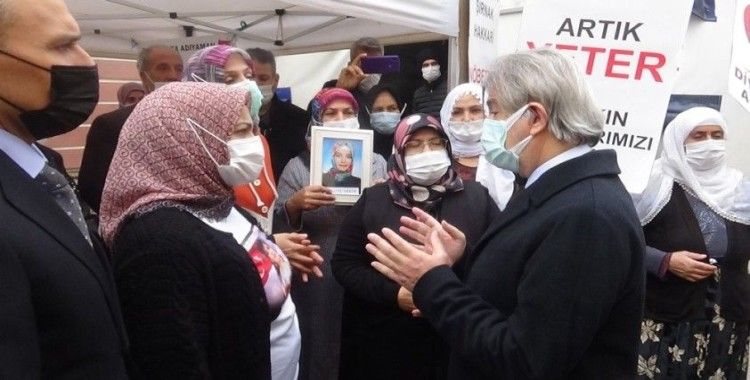 Kültür ve Turizm Bakan Yardımcısı Demircan, evlat nöbetindeki aileleri ziyaret etti
