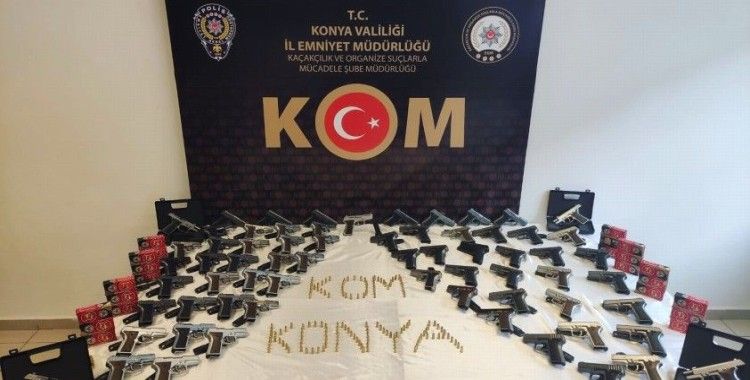 Konya'da araçtan 73 adet tabanca çıktı