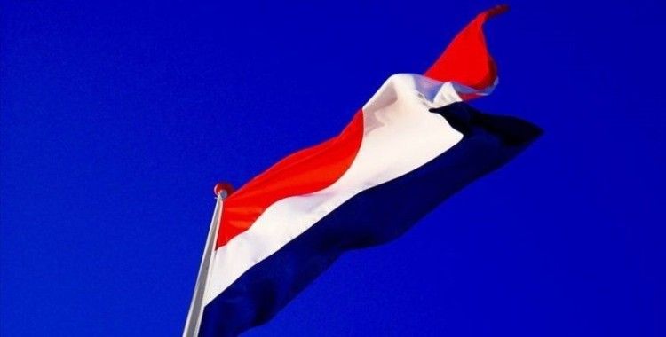 Hollanda'da dört partiden oluşan koalisyon hükümeti istifa etti