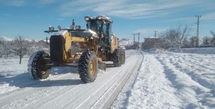 Karla kapanan 138 köy yolu ulaşıma açıldı