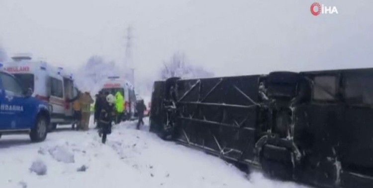  Zonguldak’ta yolcu otobüsü devrildi : 1’i bebek 16 kişi yaralandı