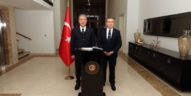 Bakan Akar, Türkiye'nin Bağdat Büyükelçiliği’ni ziyaret etti