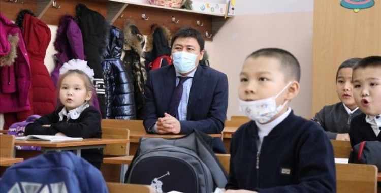 Bişkek'te okullarda yüz yüze eğitim kısmi olarak yeniden başladı