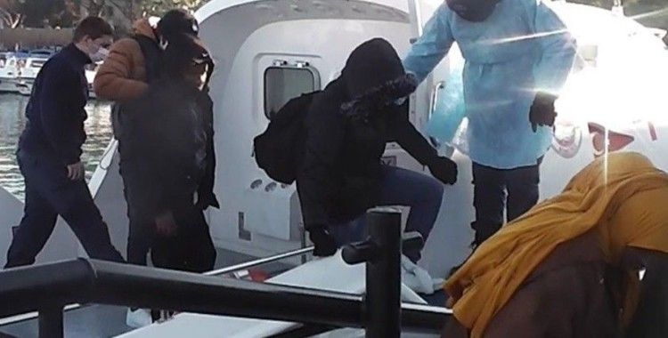 İzmir'de 32 göçmen kurtarıldı