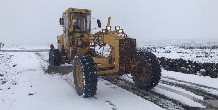 Büyükşehir, 120 araç 220 personelle karla mücadelesini sürdürüyor