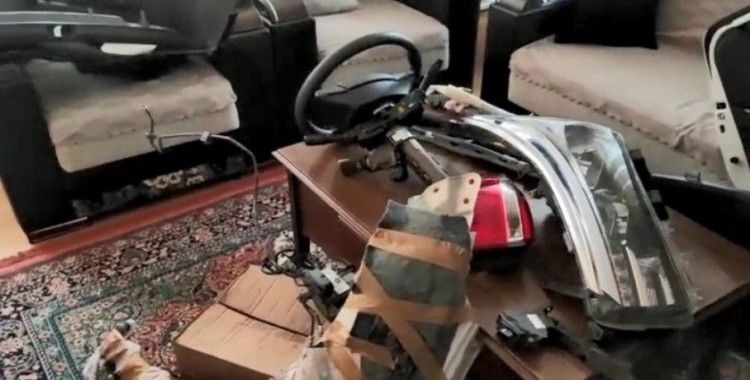 İzmir’de ilginç olay: Çalıntı aracın parçalarını salonda saklamış