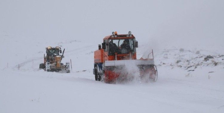 Büyükşehir Belediyesi karla mücadele çalışmalarını sürdürüyor