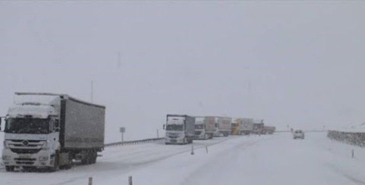 Çaldıran-Doğubayazıt kara yolu ulaşıma kapatıldı