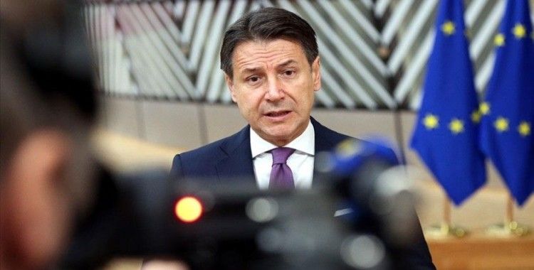 İtalya'da uzmanlar, Conte ve hükümetinin siyasi krizden kırılgan şekilde çıktığı görüşünde birleşiyor