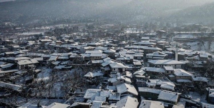 Bursa'nın yedi asırlık 'Osmanlı köyü'nde kar güzelliği