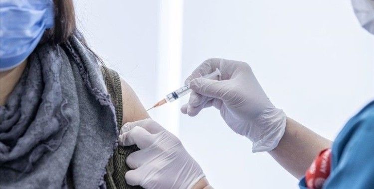 Eczane çalışanlarına Kovid-19 aşısı yapılıyor
