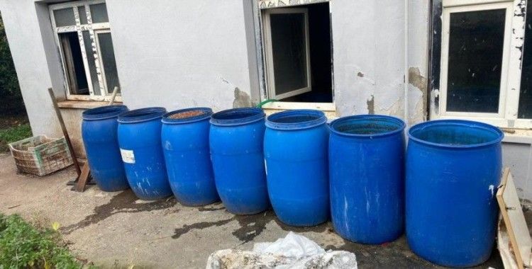 Adana'da 2 bin 443 litre sahte içki ele geçirildi