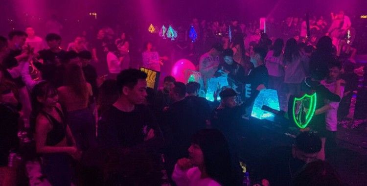 AFP, Vuhan'daki gece hayatını görüntüledi