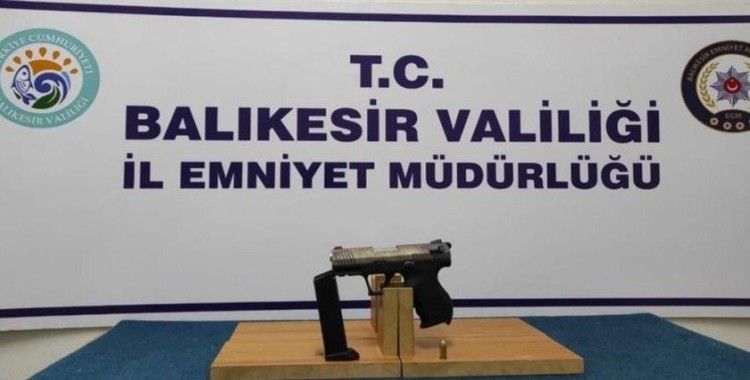 Balıkesir'de polis 17 aranan şahsı yakaladı