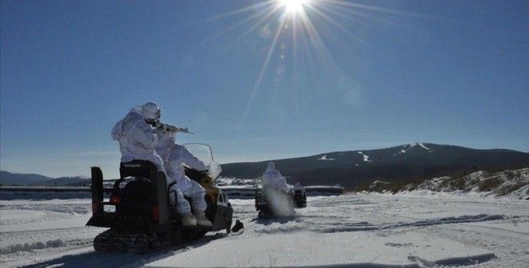 Komandolardan kar motoru ile 'muharebe düzeni' eğitimi