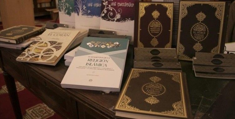 Diyanet'ten Arjantin'deki Müslümanların İslam'ı öğrenmeleri için İspanyolca kitap desteği