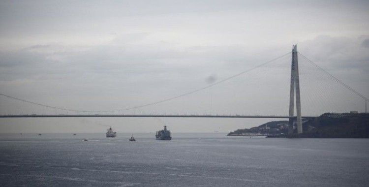 ADB savaş gemisi İstanbul Boğazı'ndan geçti