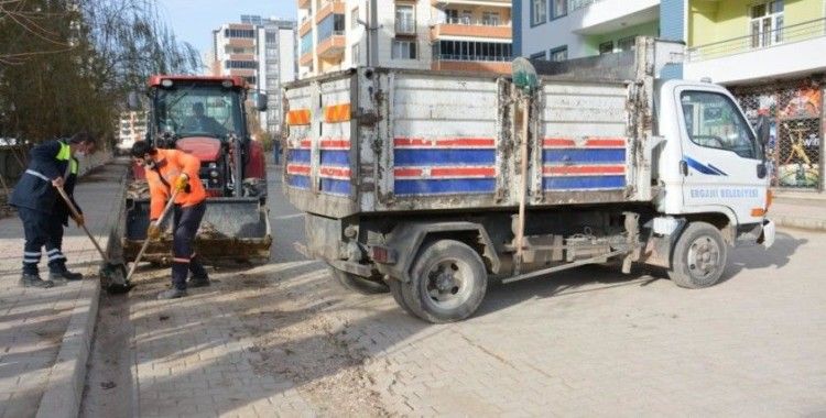 Ergani'de temizlik çalışmaları hız kesmeden sürüyor