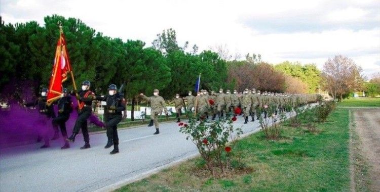 2'nci Kolordu Komutanlığına bağlı birliklerde yemin töreni Kovid-19 tedbirleri uygulanarak icra edildi
