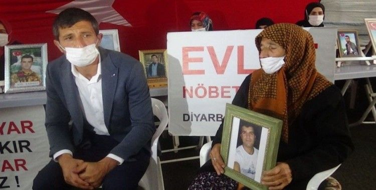 HDP önündeki evlat nöbeti eylemine bir aile daha katıldı