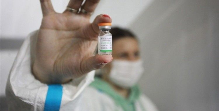 Peru'da ilk koronavirüs aşısı bir doktora yapıldı