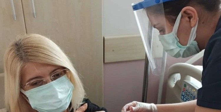 Merzifon'da sağlık çalışanlarına 2. doz aşı