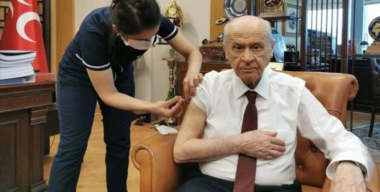 MHP Genel Başkanı Bahçeli Kovid-19 aşısının ikinci dozunu yaptırdı