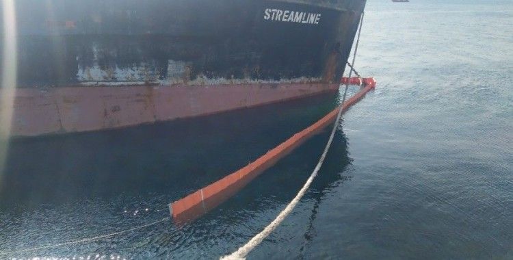 Zeytinburnu’nda yan yatan gemiye halat önlemi