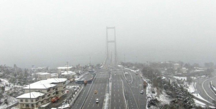 Sis ve karda kaybolan 15 Temmuz Şehitler Köprüsü havadan görüntülendi