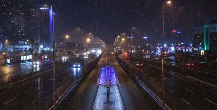 İstanbul'da kar etkisini göstermeye başladı