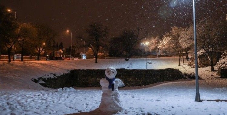 İstanbul'da kar yağışı aralıklı olarak sürüyor