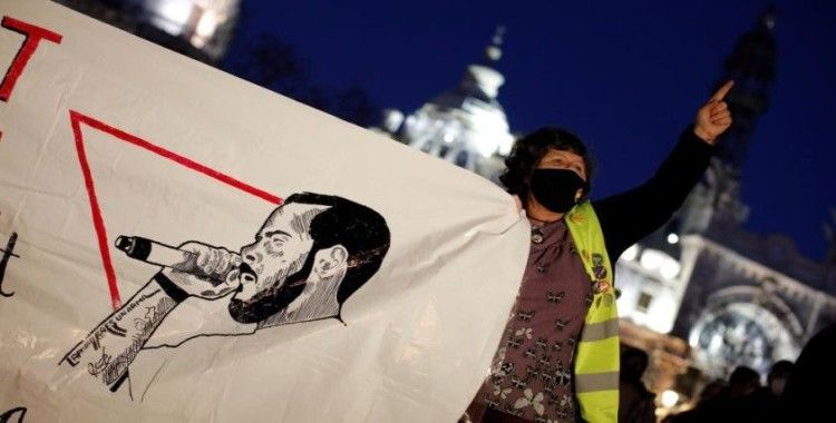 İspanya'da rapçi Pablo Hasel'in destekçileri sokaklara döküldü