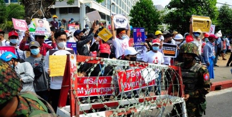 Myanmar'da protestolar internet erişimi yasaklarına rağmen sürüyor